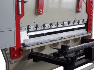 Пресс листогибочный гидравлический с ЧПУ модель И1430А